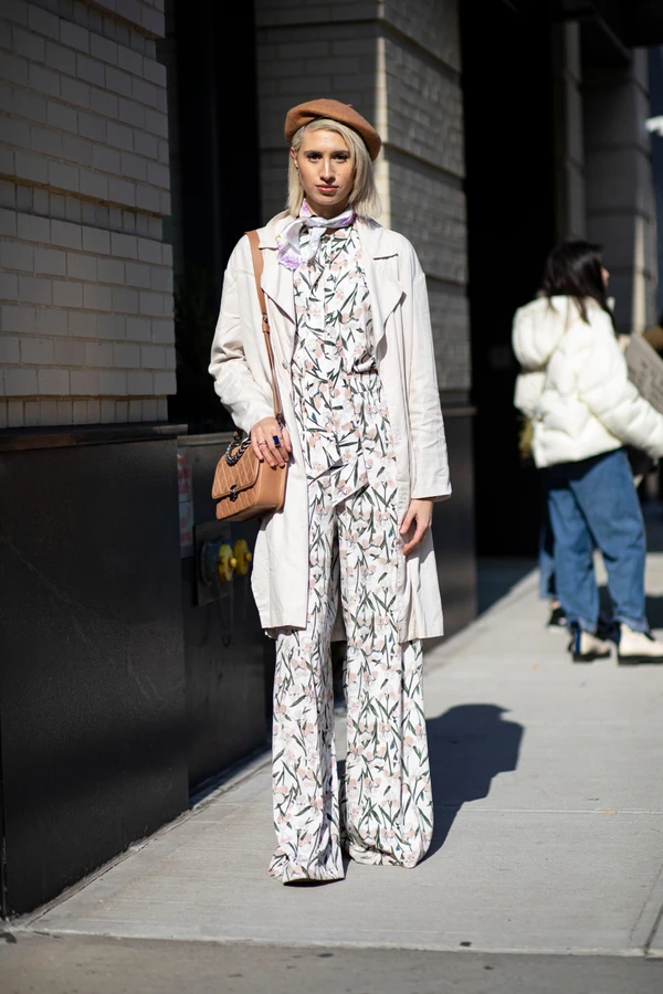 На улице Нью-Йорка на Неделе моды осень 2020